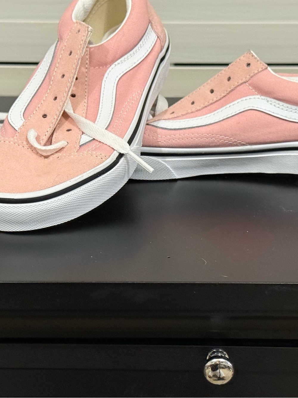 Vans Kids Low-Top Sneakers in Light Pink with White Stripe